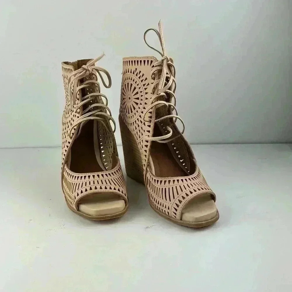 JEFFREY CAMPBELL SIZE 7.5 NW Box WEDGE EYELET CUT OUT LEATHER BOHO OPEN TOE - Picture 2 of 11